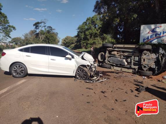 Colisão frontal entre veículos no entroncamento da RS-342 com a VRS-837, em Três de Maio - foto 5