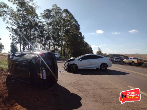 Colisão frontal entre veículos no entroncamento da RS-342 com a VRS-837, em Três de Maio - foto 7