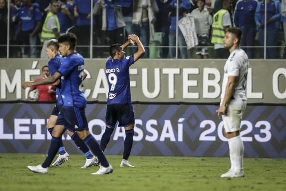 Equipes se enfrentaram neste sábado pela segunda rodada da competição nacional