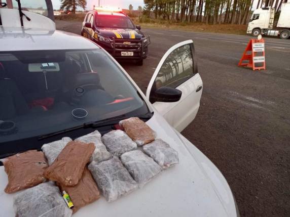 Maior parte da droga estava escondida no interior das portas do veículo
