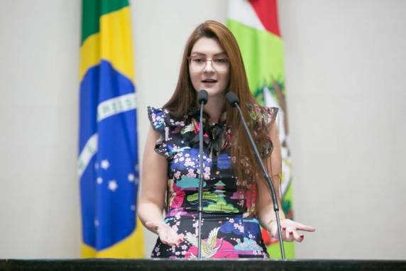 Na web, Ana Campagnolo (PL) informou que estava com três assessores quando acidente ocorreu em Imbituba, no Sul de Santa Catarina. Ninguém se feriu.