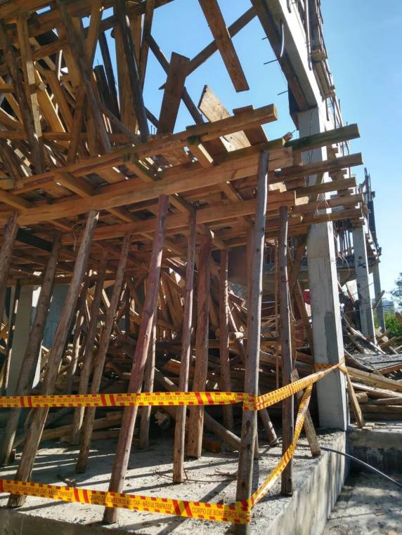 Queda de laje de prédio em construção deixa 5 feridos em SC - foto 3