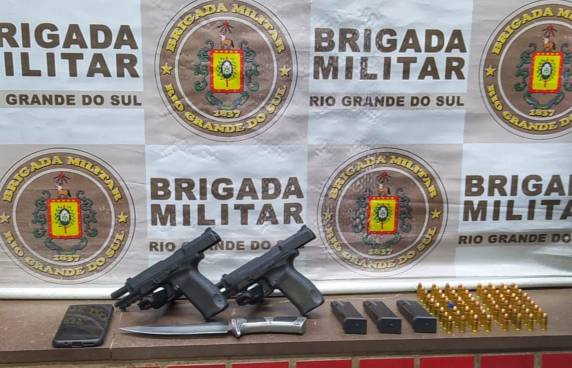 Polícia Civil vai investigar caso, que aconteceu na noite de sexta (28); houve apreensão de duas pistolas e munição
