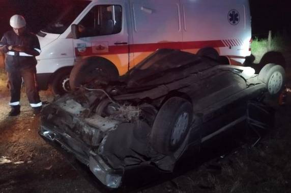 Saída de pista seguida por capotamento ocorreu na região de Linha Imperial