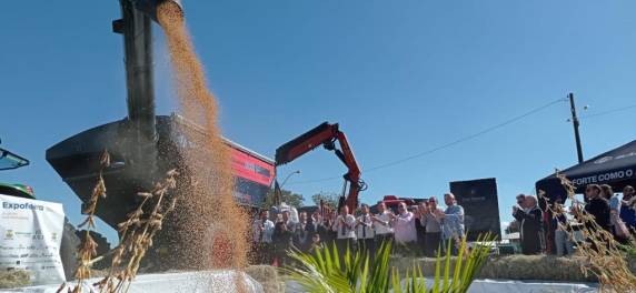 ExpoFeira e Fenasoja realizam encerramento nacional da colheita da soja - foto 2