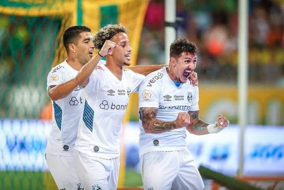 Tricolor chega a seis pontos e encosta no G-6 do Brasileirão