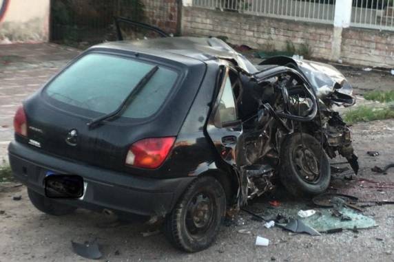 Vítimas, motorista e passageiro de um dos carros envolvidos, ainda não foram identificadas