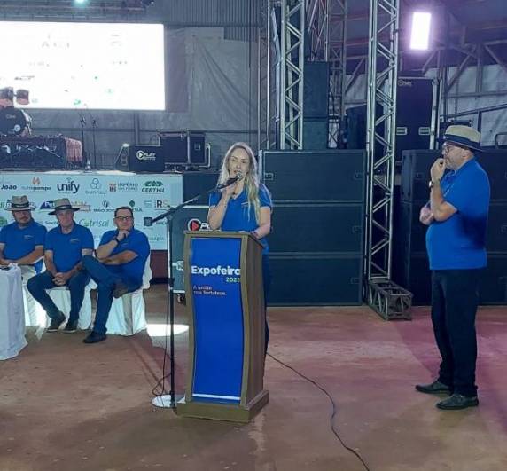 No encerramento, José Henrique também anunciou e conduziu para a mesa oficial, a próxima presidente da Expofeira, que será realizada em 2025, a empresária Luciane Wachter