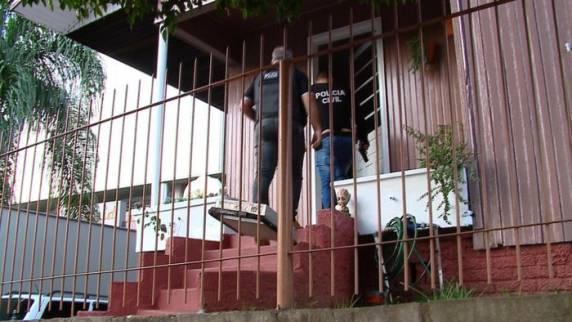 Detidos moravam em Caxias do Sul e Farroupilha, mas viajavam para cidades da Região Metropolitana de Porto Alegre para praticar o crime.  Até o momento, 21 vítimas, com prejuízo total em torno de R$ 1 milhão