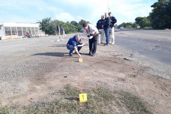 Trecho onde ocorreu a colisão entre carro e carreta, na BR-158, está em obras