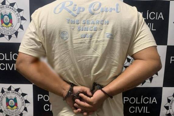 Homem estava foragido desde março de 2022. A polícia investiga outros casos e se o suspeito estava em Porto Alegre quando ordenou as mortes