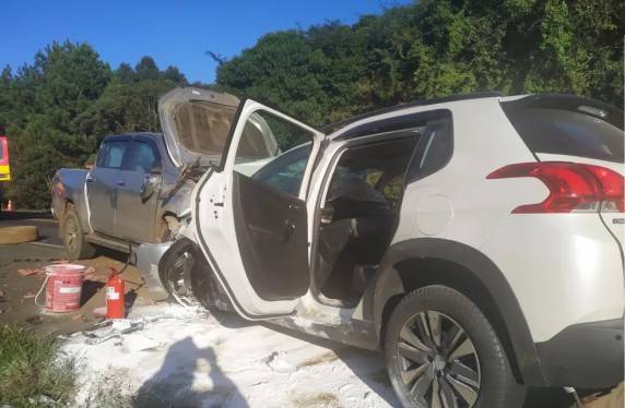 Outro filho do casal, de 13 anos, também estava no veículo e precisou ser levado ao hospital. Caso aconteceu na sexta-feira.