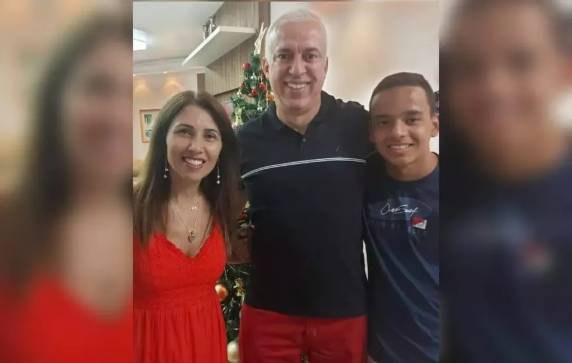 Outro filho do casal, de 13 anos, também estava no veículo e precisou ser levado ao hospital. Caso aconteceu na sexta-feira.