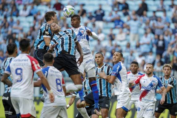 Tricolor chegou a oito pontos, mas caiu para o 11º lugar na tabela do campeonato
