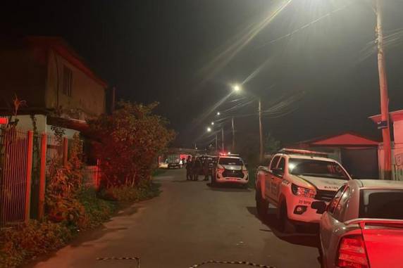 Outras três pessoas ficaram feridas