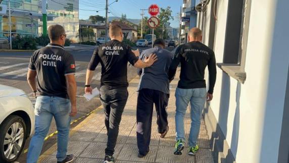 Conforme a Polícia Civil, crimes teriam ocorrido no munícipio de Vera Cruz e o homem era procurado há um mês
