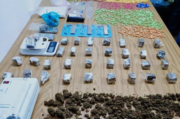 Suspeito foi preso em flagrante em local usado como depósito na noite desta sexta-feira