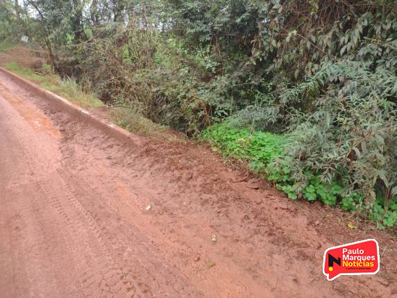 Veículo capota dentro do rio Quaraim no trajeto entre Três de Maio e Giruá - foto 3