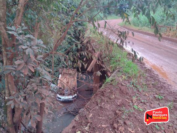O acidente ocorreu na estrada de chão no interior do município de Independência