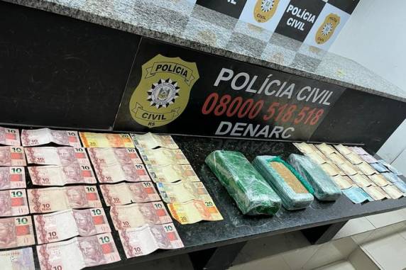 A família estava em um Voyage na Lomba do Pinheiro quando foi abordada por policiais