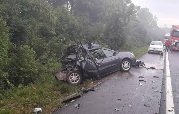 Colisão entre carro e caminhão deixa vítima fatal na BR-282 - foto 3