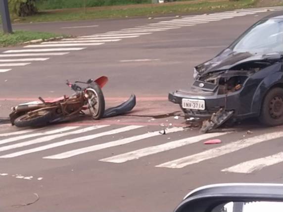 Acidente de trânsito na Av. Expedicionário Weber em Santa Rosa - foto 2