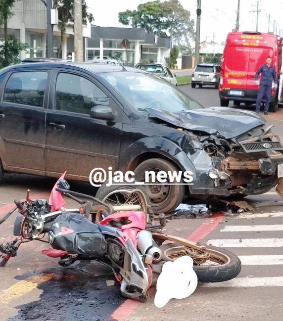 Acidente de trânsito na Av. Expedicionário Weber em Santa Rosa - foto 4