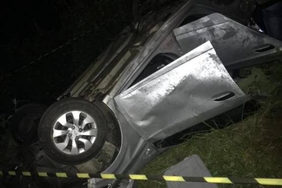 Dupla atacou residência no bairro São Paulo e fugiu com o carro das vítimas pela BR-470