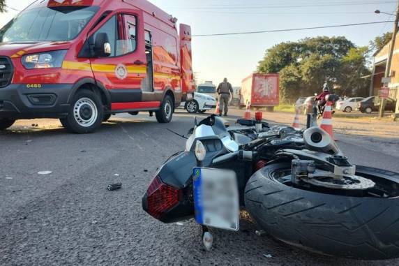 Acidente aconteceu por volta de 16h, no bairro Lago Azul; vítima foi identificada pelos bombeiros como Ricardo de Campos, 30 anos