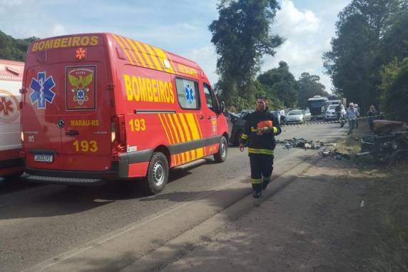 Três pessoas ficam feridas gravemente em acidente na RS-324, em Marau - foto 2