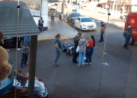 Motociclista, pedestre e uma criança acabaram sendo atingidos em duas ocorrências no centro da cidade