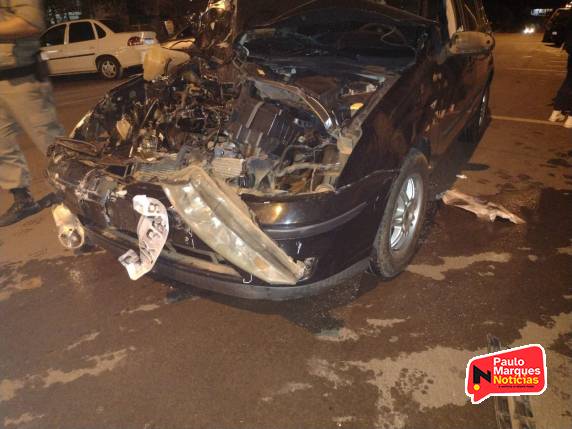 Homem bate carro em dois veículos estacionados no Centro de Três de Maio - foto 4