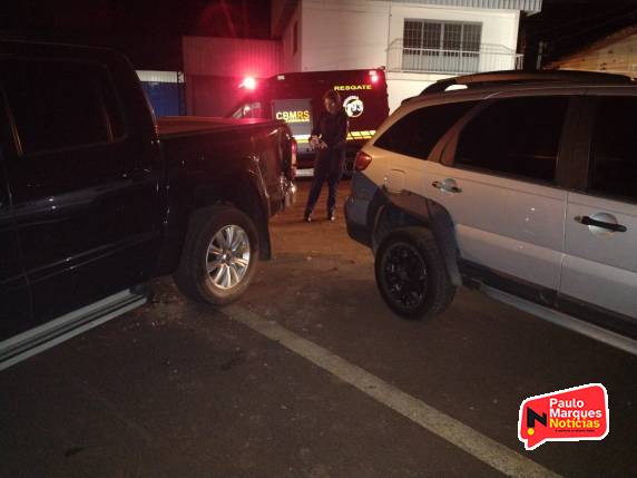 Homem bate carro em dois veículos estacionados no Centro de Três de Maio - foto 3