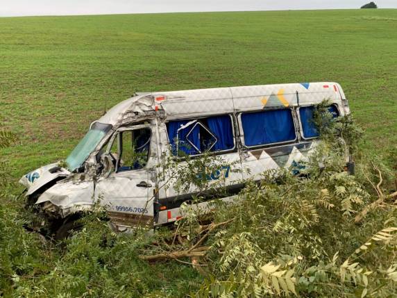 Colisão envolve carreta e van na ERS-324 entre Ronda Alta e Pontão - foto 2