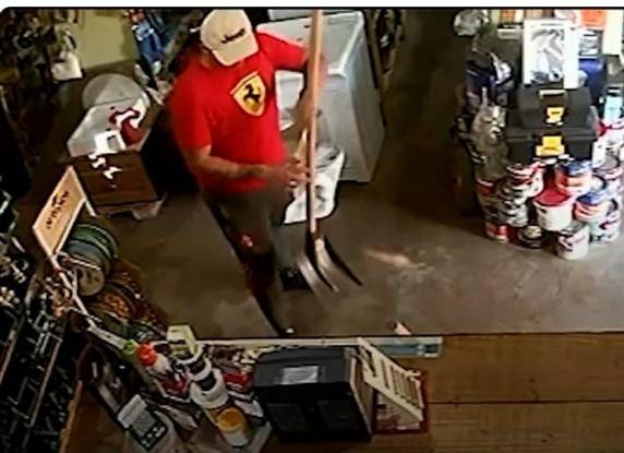 Imagens revelam que no dia 2 de junho, mesma data em que Samuel Eberth de Melo desapareceu,  Diego Gabriel da Silva esteve em uma ferragem comprando os materiais e um par de luvas