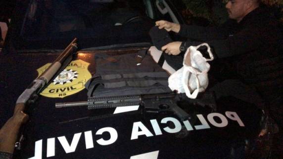 Ofensiva realizada nesta quarta-feira reúne cerca de cem policiais