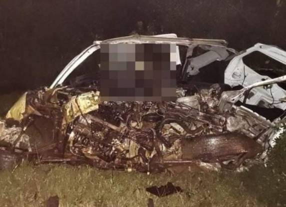 Conforme a cantora Thaina Azzolini, um carro invadiu a pista contrária na PR-280