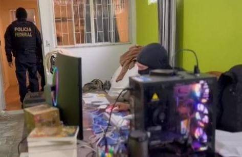 Professor é suspeito de compartilhar através de perfis falsos em redes sociais, mais de mil imagens pornográficas de crianças e adolescentes.