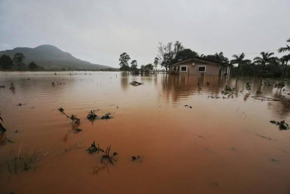 Segundo a Defesa Civil, as duas pessoas desaparecidas em Três Forquilhas foram localizadas com vida em outro município, reduzindo para nove o número de sumidos devido à chuva