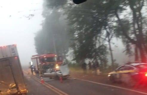 Iodos ficou preso as ferragens do veículo e precisou ser resgatado pelo Corpo de Bombeiros