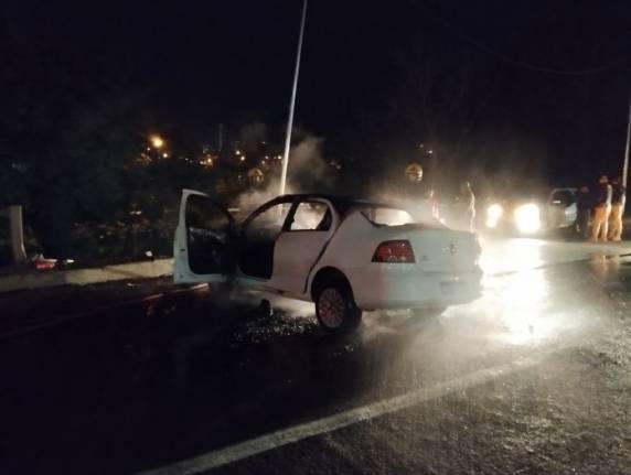 Carro pega fogo após acidente na BR-386 em Lajeado - foto 2