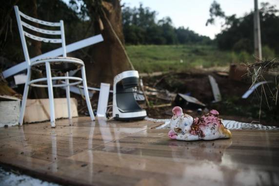 Moradores de Caraá relatam como enxurrada tomou conta da cidade, destruindo prédios, estradas e até o cemitério - foto 7