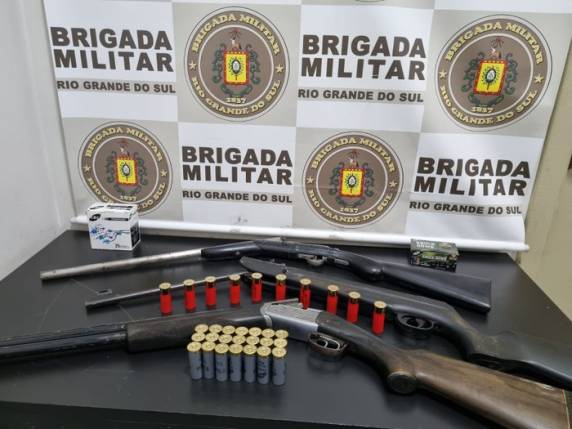 Três espingardas foram apreendidas em uma residência na localidade de Bela Vista