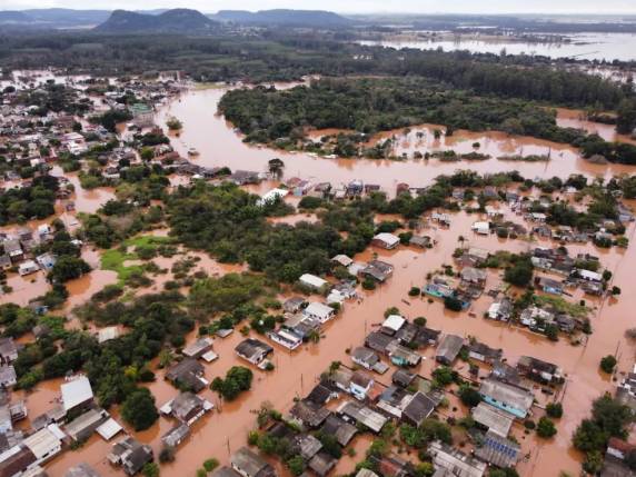 Até a manhã deste domingo (18), 13 mortes foram confirmadas pela Defesa Civil