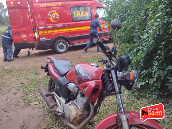 Homem fica ferido após colisão entre carro e moto no interior de Três de Maio - foto 3