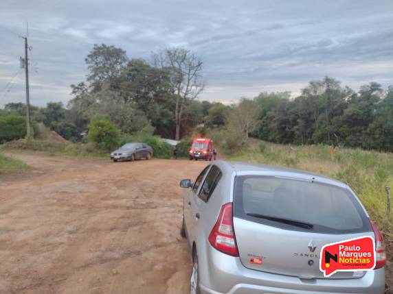 Homem fica ferido após colisão entre carro e moto no interior de Três de Maio - foto 4