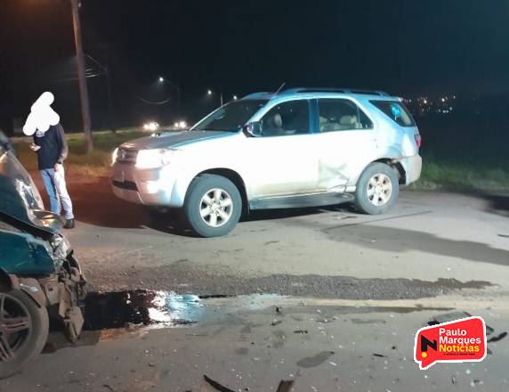 Colisão no trevo do parque deixa motorista ferido em Três de Maio - foto 2