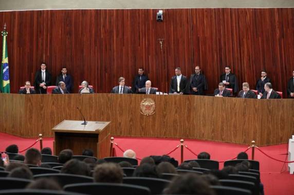A partir das 19h, os sete ministros do Tribunal Superior Eleitoral passam a proferir os votos que podem tornar o ex-presidente da República inelegível por oito anos
