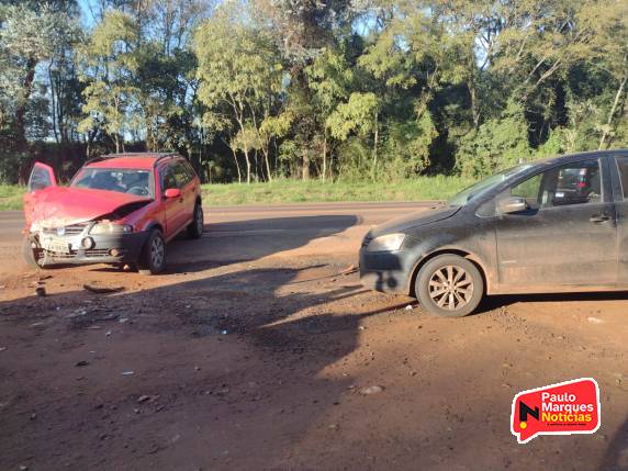 Veículos colidem na entrada de acesso a um posto de combustível na BR-472, em Três de Maio - foto 4