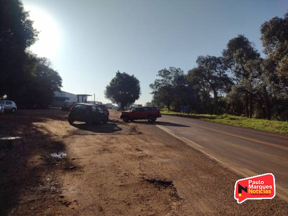 Veículos colidem na entrada de acesso a um posto de combustível na BR-472, em Três de Maio - foto 5